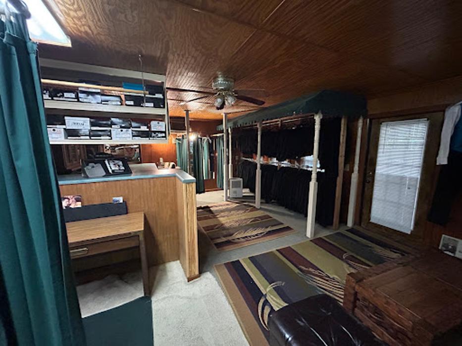 Peaches & Dreams and Layton's Tux Shop - Blackshear, GA