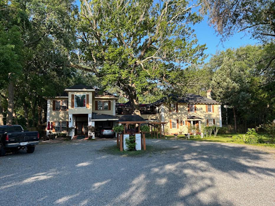 Peaches & Dreams and Layton's Tux Shop - Blackshear, GA