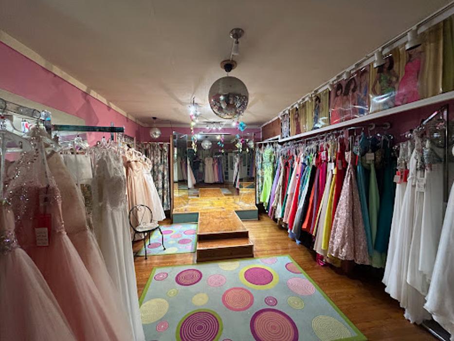 Peaches & Dreams and Layton's Tux Shop - Blackshear, GA