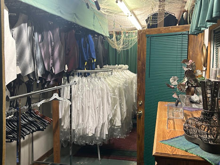 Peaches & Dreams and Layton's Tux Shop - Blackshear, GA