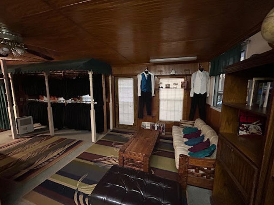 Peaches & Dreams and Layton's Tux Shop - Blackshear, GA