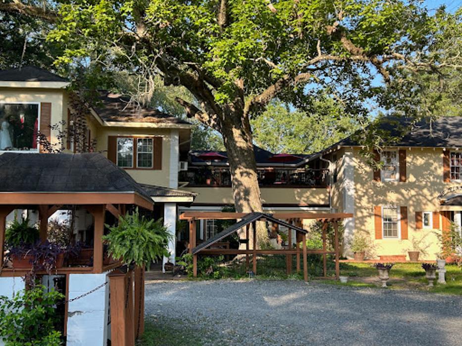 Peaches & Dreams and Layton's Tux Shop - Blackshear, GA