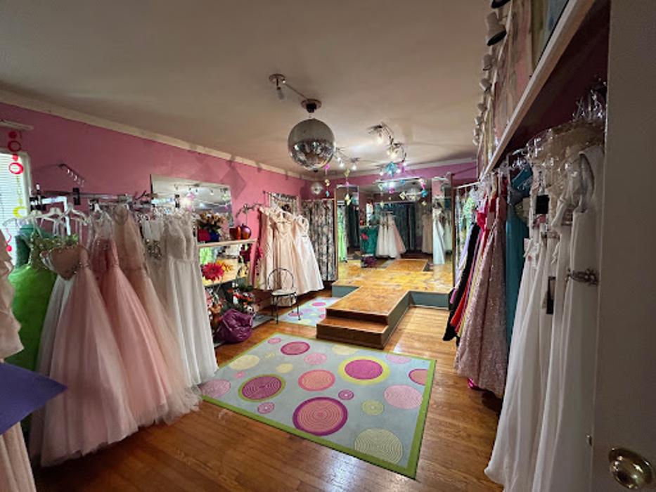 Peaches & Dreams and Layton's Tux Shop - Blackshear, GA