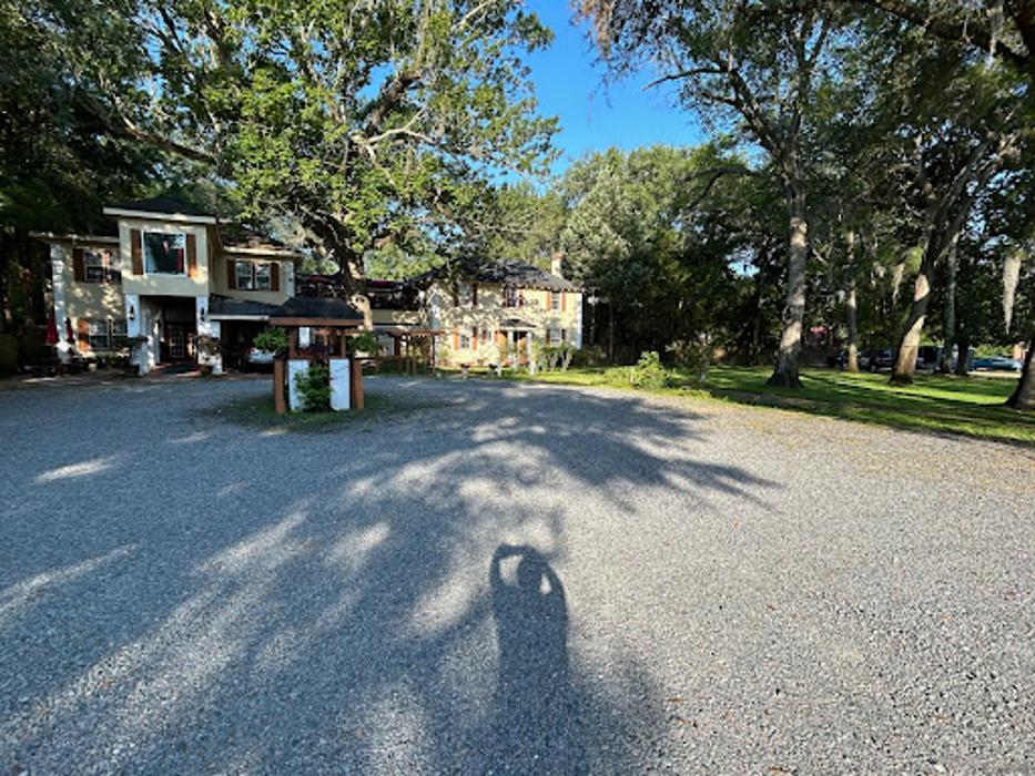 Peaches & Dreams and Layton's Tux Shop - Blackshear, GA