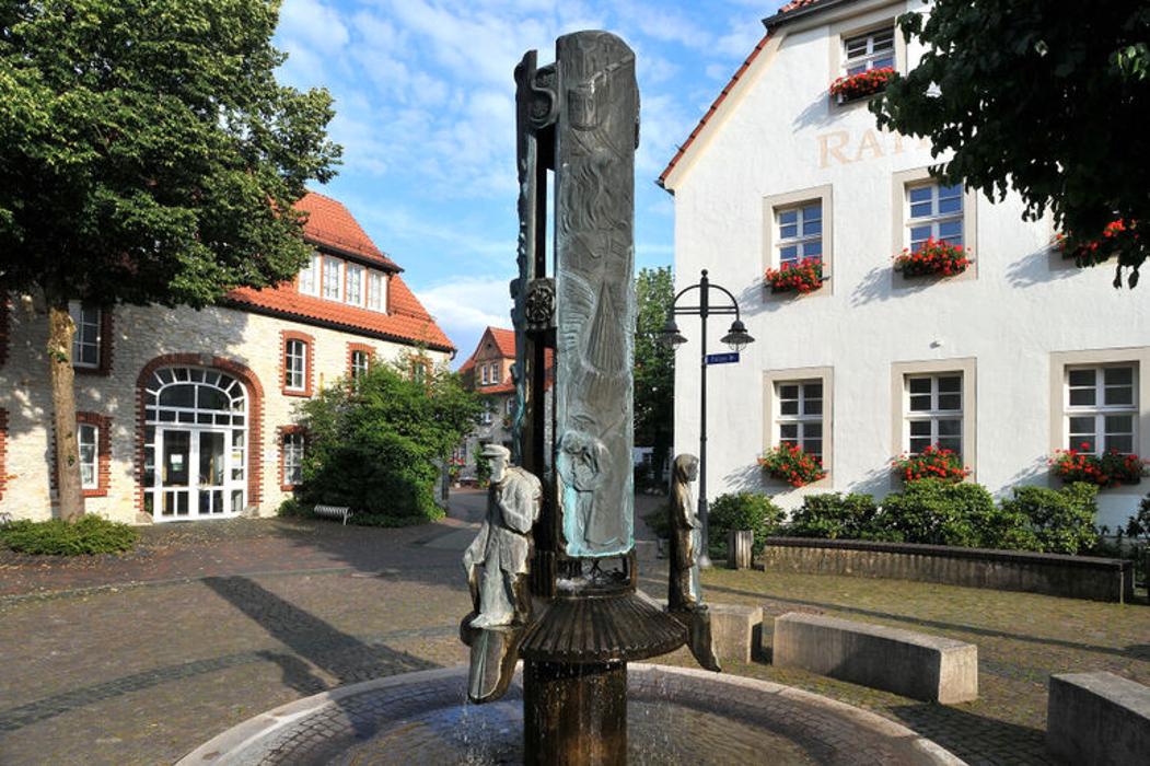 Gemeindeverwaltung Schlangen, Kirchplatz in Schlangen
