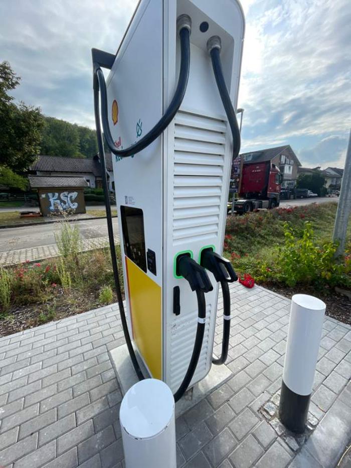 Shell Recharge Charging Station, Raiffeisenstraße in Kämpfelbach