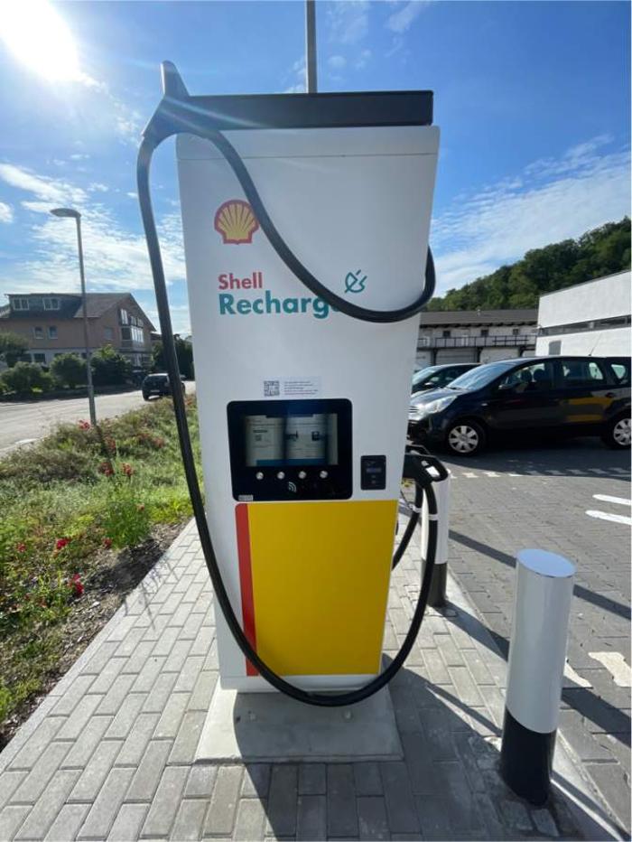 Shell Recharge Charging Station, Raiffeisenstraße in Kämpfelbach