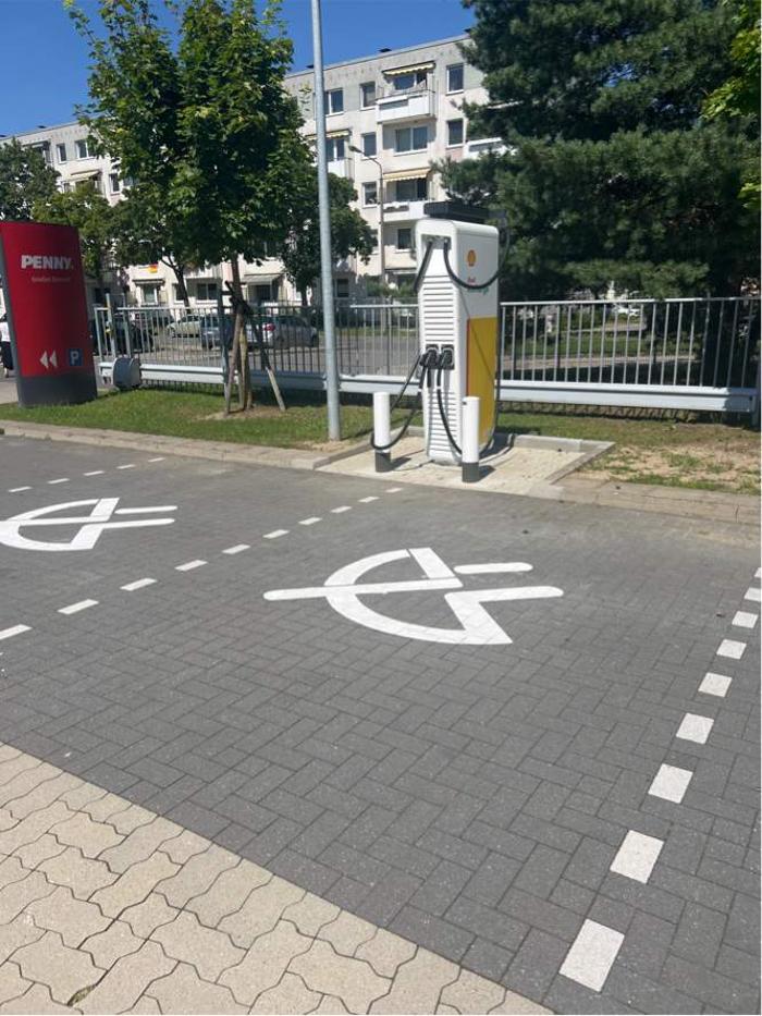 Shell Recharge Charging Station, Friedrich-Engels-Straße in Schwerin