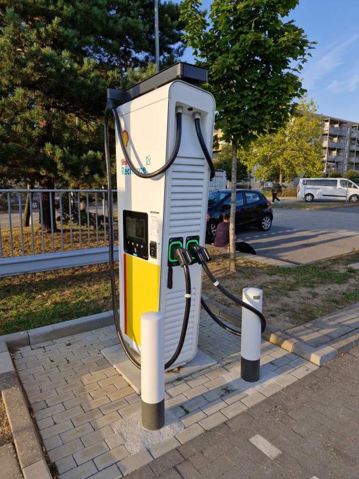 Shell Recharge Charging Station, Friedrich-Engels-Straße in Schwerin