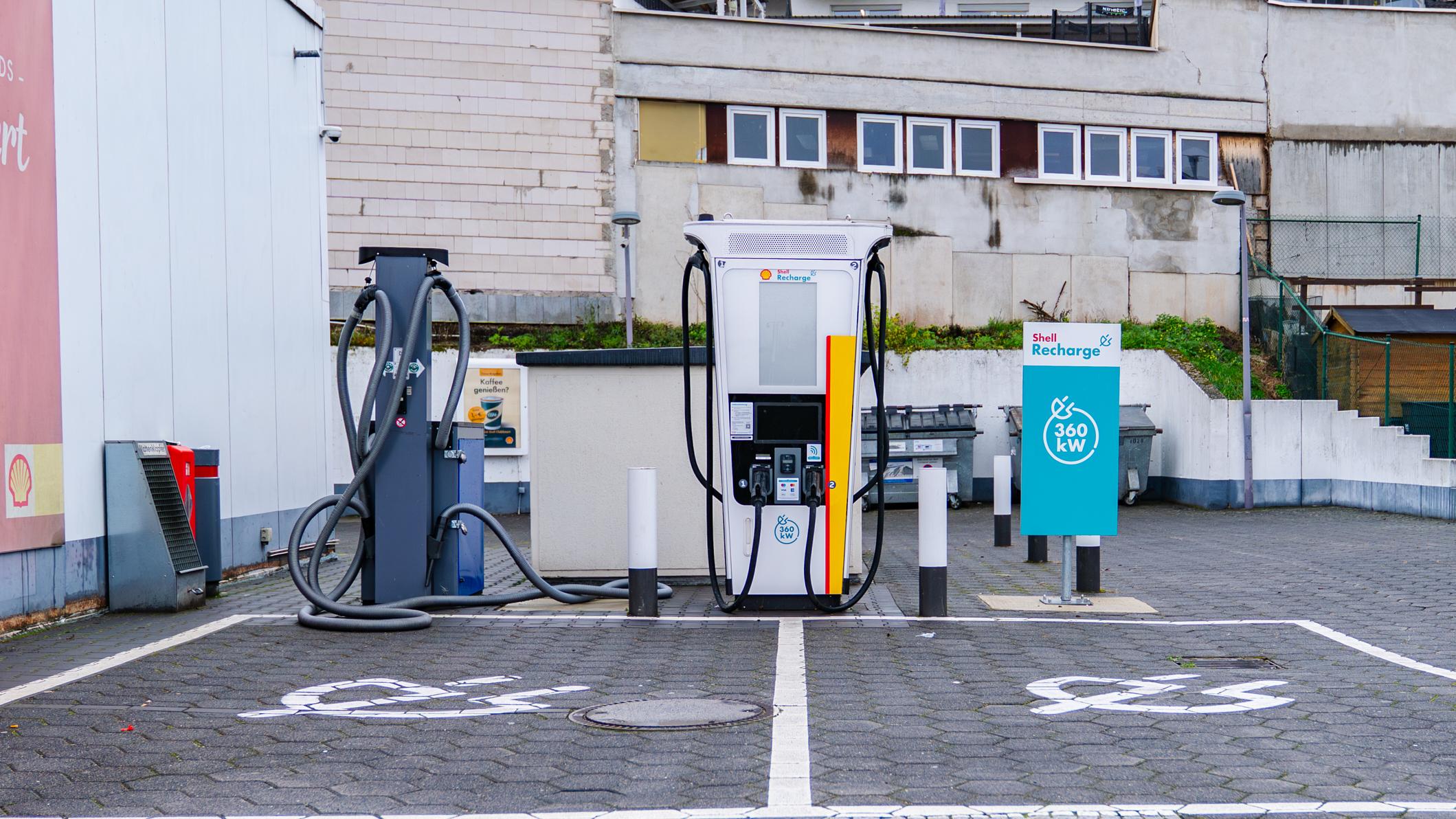 Shell Recharge Charging Station, Berggärtenstraße in Neuwied