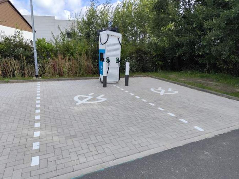 Shell Recharge Charging Station, Opelstraße in Isernhagen