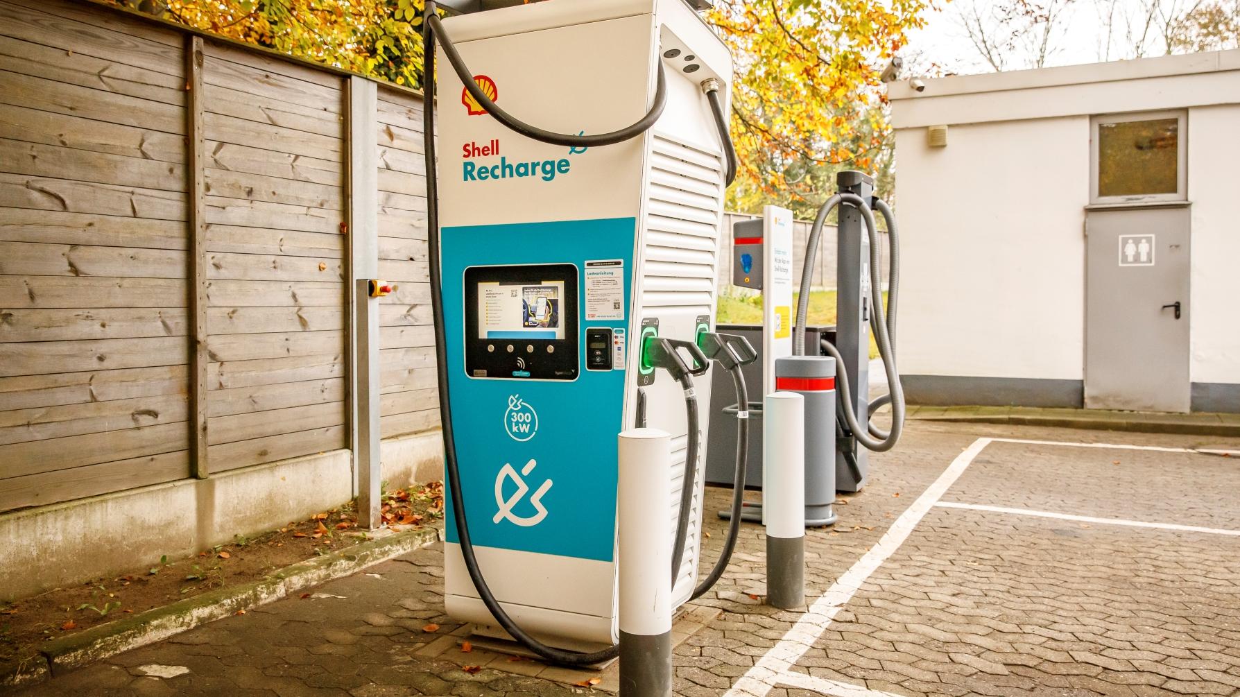 Shell Recharge Charging Station, Brodersdorfer Weg in Laboe