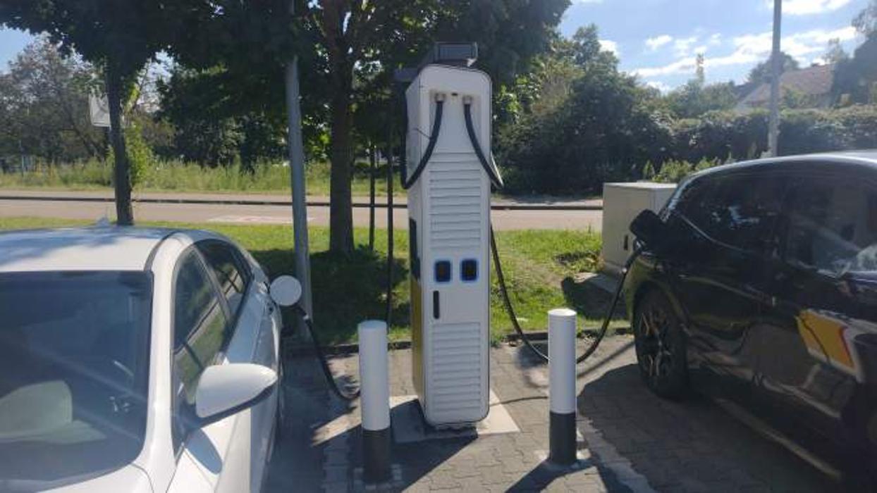 Shell Recharge Charging Station, Burdastr. in Offenburg