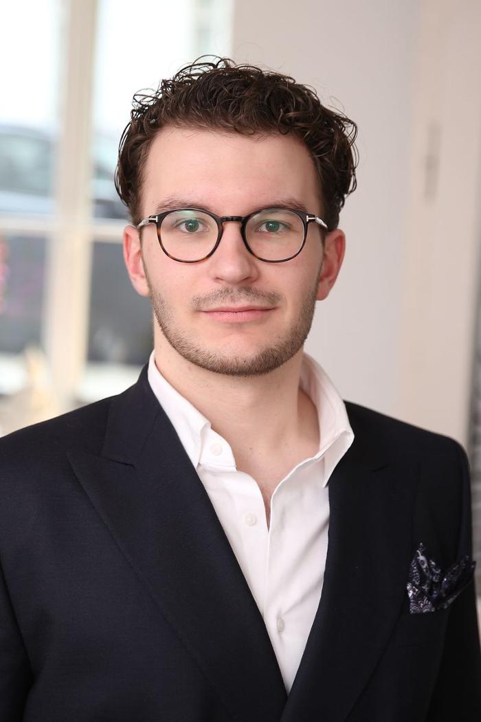 ERGO Versicherung Nicolas Tom Balzer, Zillestraße in Berlin