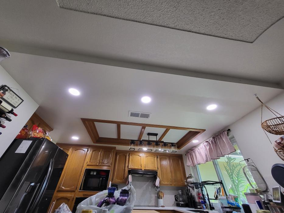 Martin Electrical &amp; Lighting Inc Logo