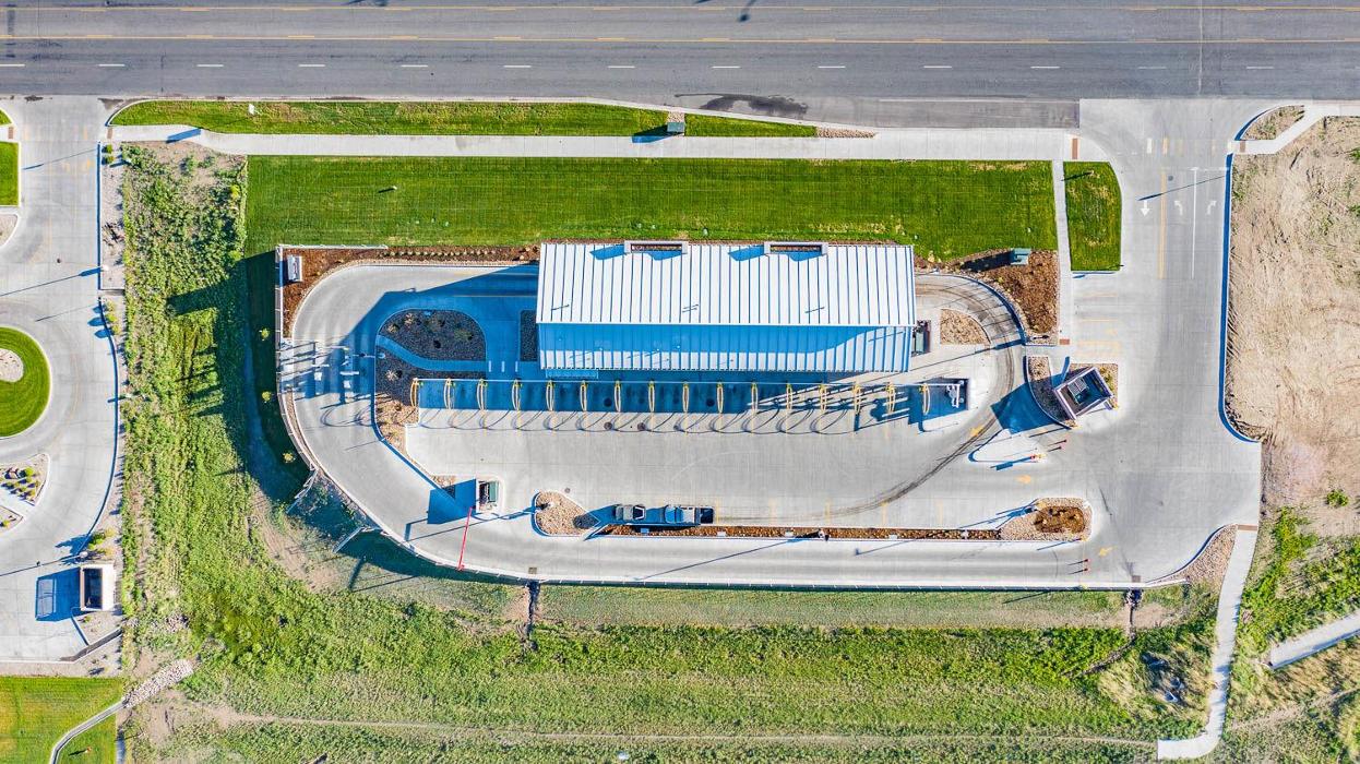 Breeze Thru Car Wash - Pershing Image