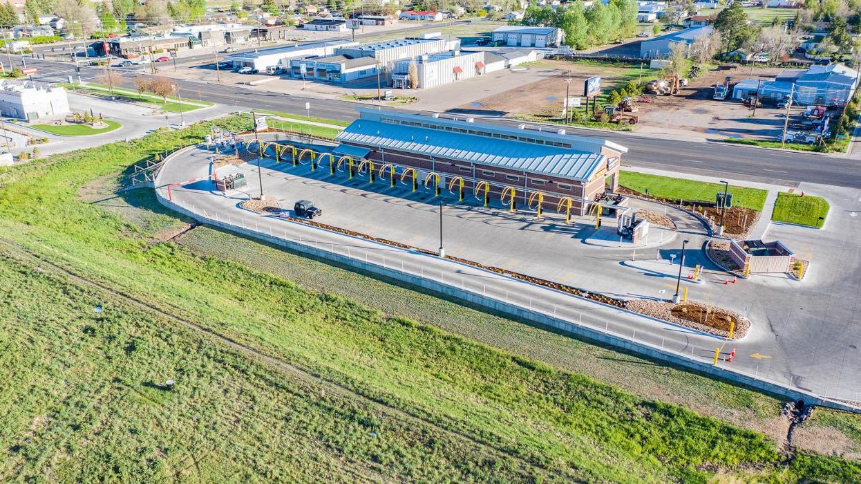 Breeze Thru Car Wash - Pershing Image