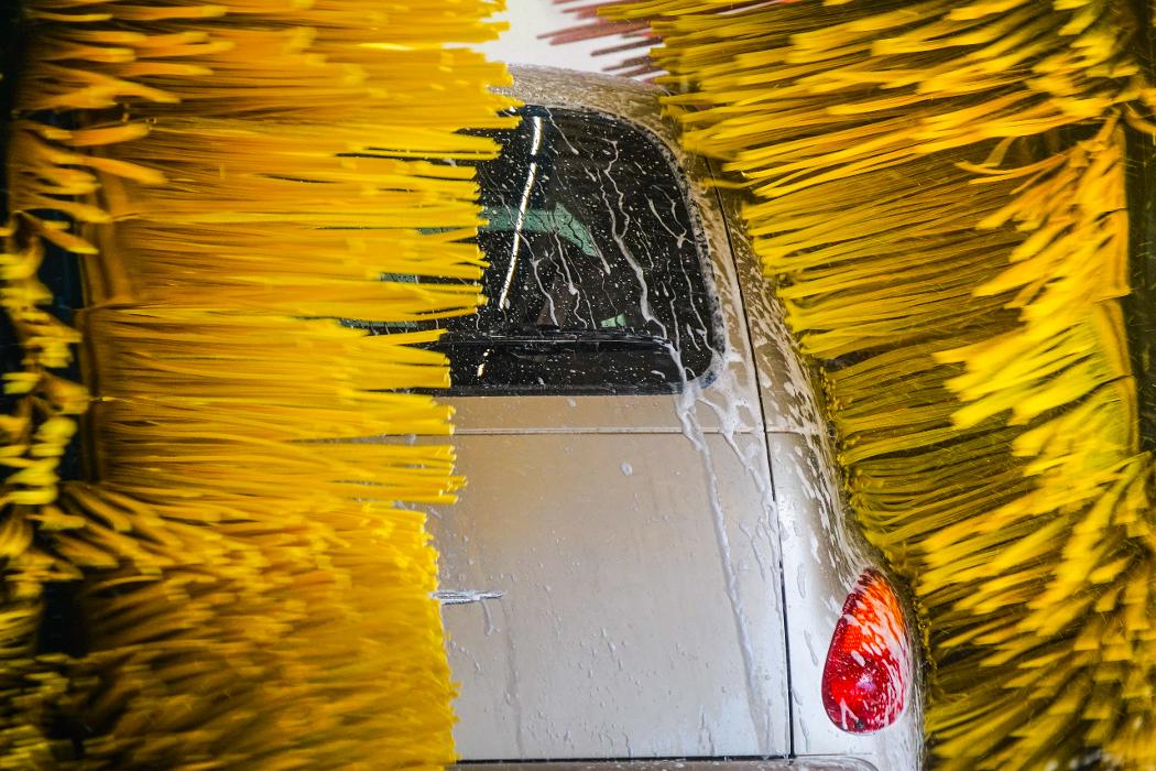 Breeze Thru Car Wash - Pershing Logo