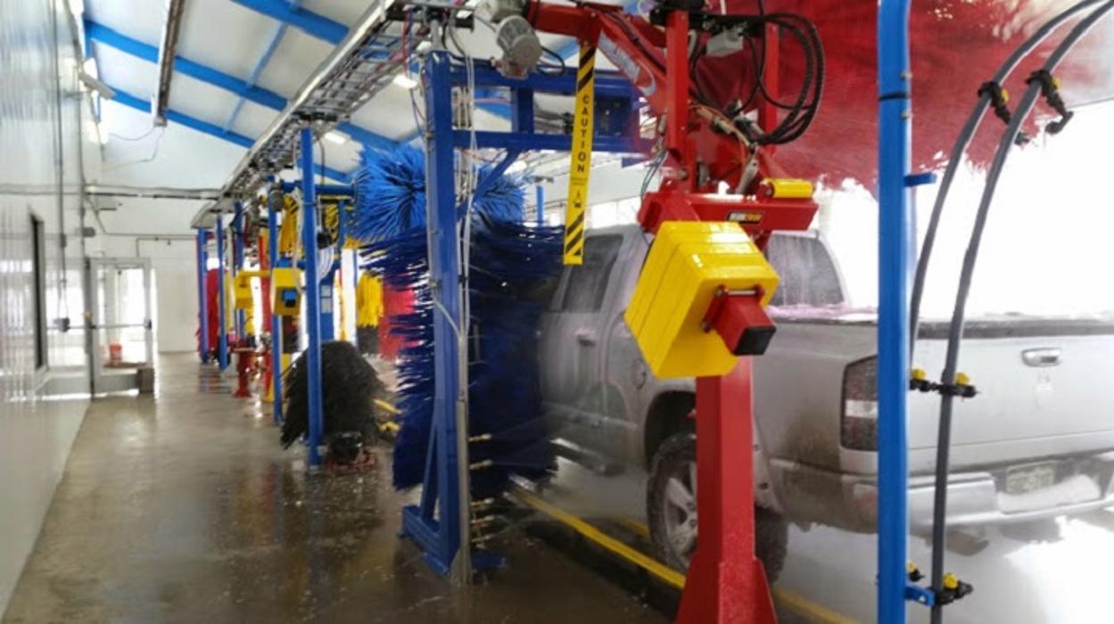 Breeze Thru Car Wash - Greeley Image