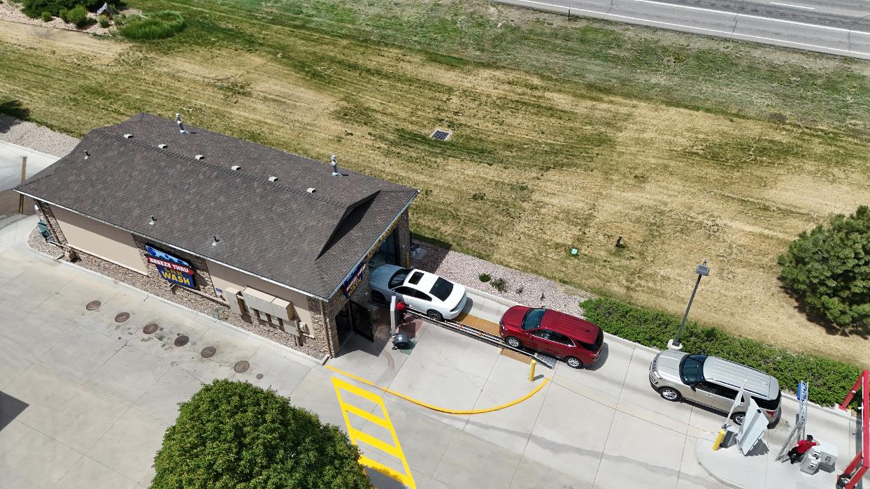 Breeze Thru Car Wash - Johnstown Logo