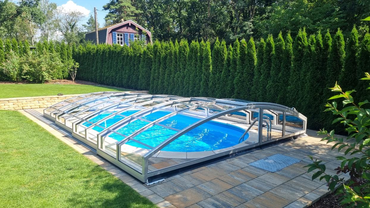 MTR Seliger Poolüberdachungen, Mittlere Bergstraße in Radebeul