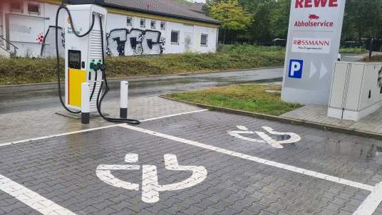 Shell Recharge Charging Station, Zum Festplatz in Neustadt an der Orla