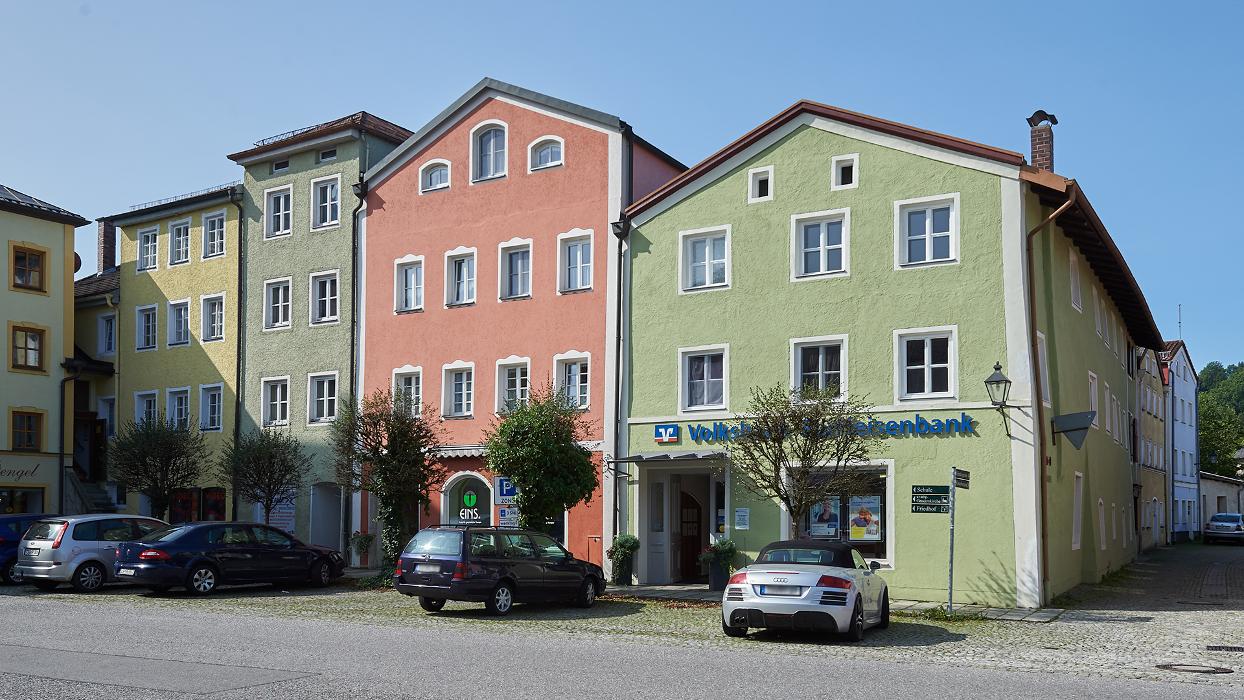 Volksbank Raiffeisenbank Oberbayern Südost eG - Filiale Tittmoning, Stadtplatz in Tittmoning