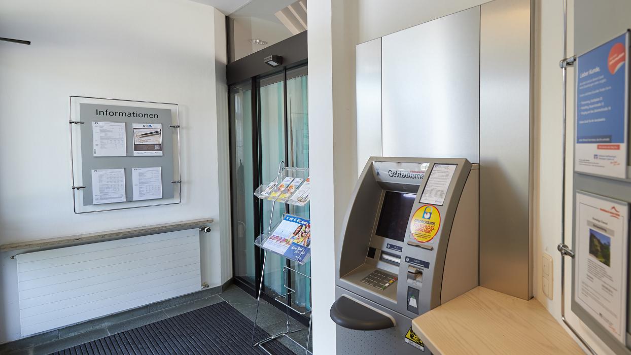 Volksbank Raiffeisenbank Oberbayern Südost eG - SB-Filiale Kay, Schulweg in Tittmoning