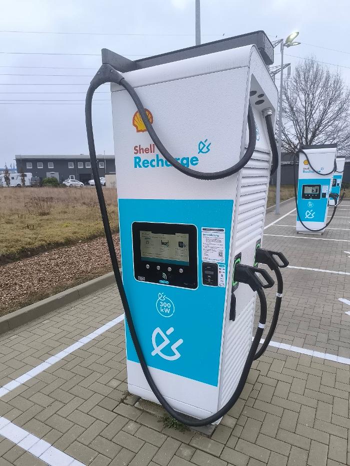 Shell Recharge Charging Station, Baumschulenweg in Celle