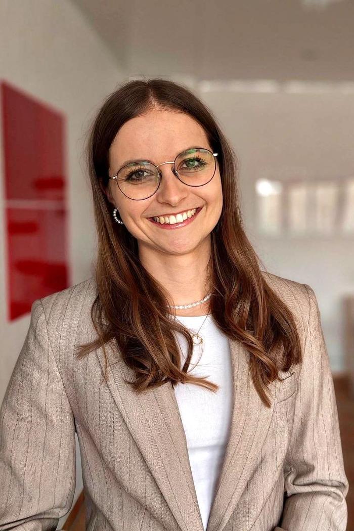 ERGO Versicherung Selina Romfeld, Röhrweg in Lohfelden