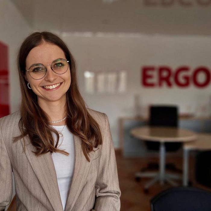 ERGO Versicherung Selina Romfeld, Röhrweg in Lohfelden