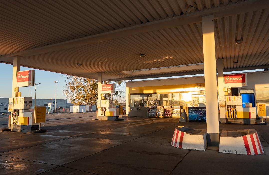 Shell Recharge Charging Station, Magdeburger Chaussee in Burg (bei Magdeburg)