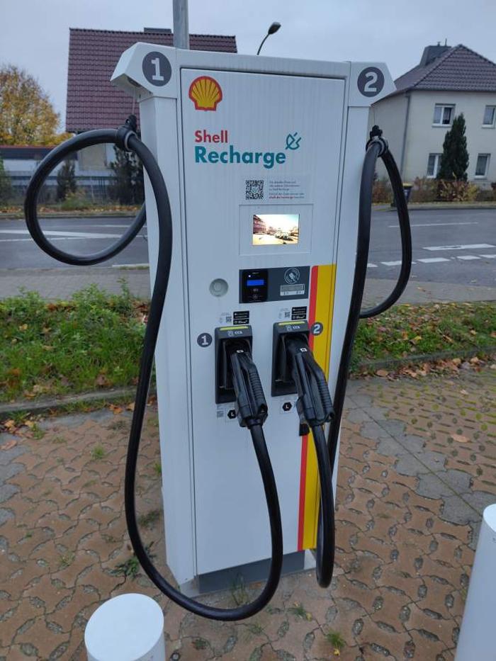 Shell Recharge Charging Station, Rosa-Luxemburg-Straße in Velten