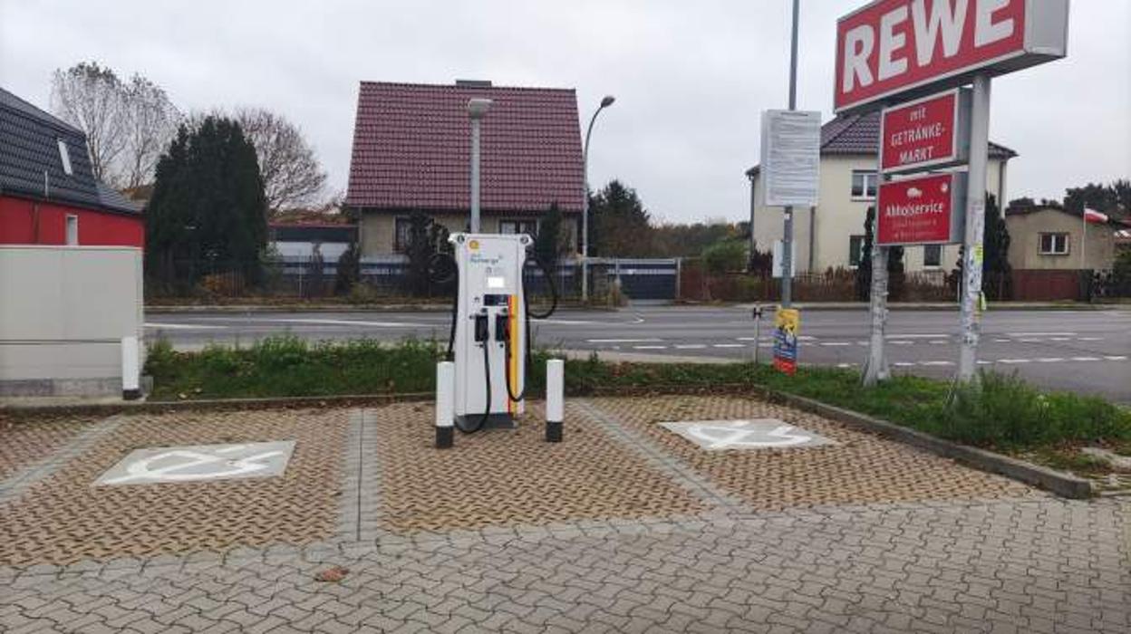 Shell Recharge Charging Station, Rosa-Luxemburg-Straße in Velten