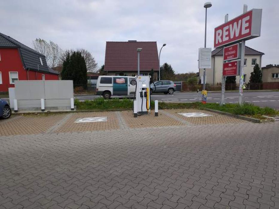Shell Recharge Charging Station, Rosa-Luxemburg-Straße in Velten