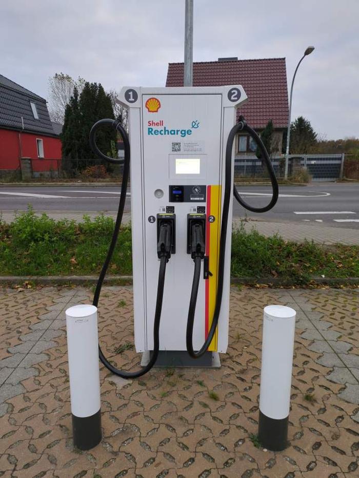 Shell Recharge Charging Station, Rosa-Luxemburg-Straße in Velten