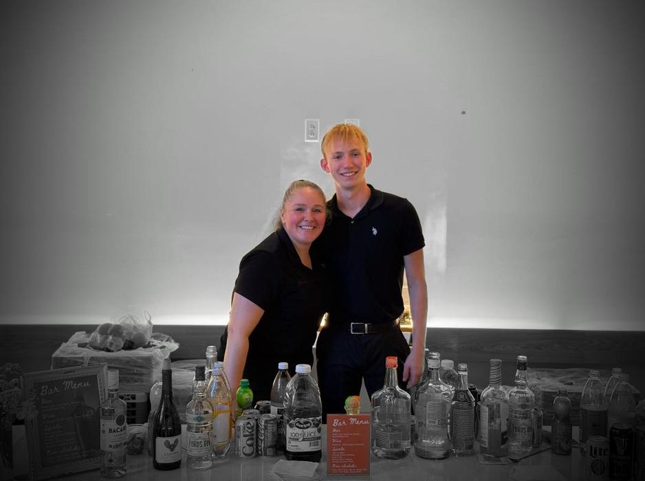 E & K Professional Bartending, LLC Image