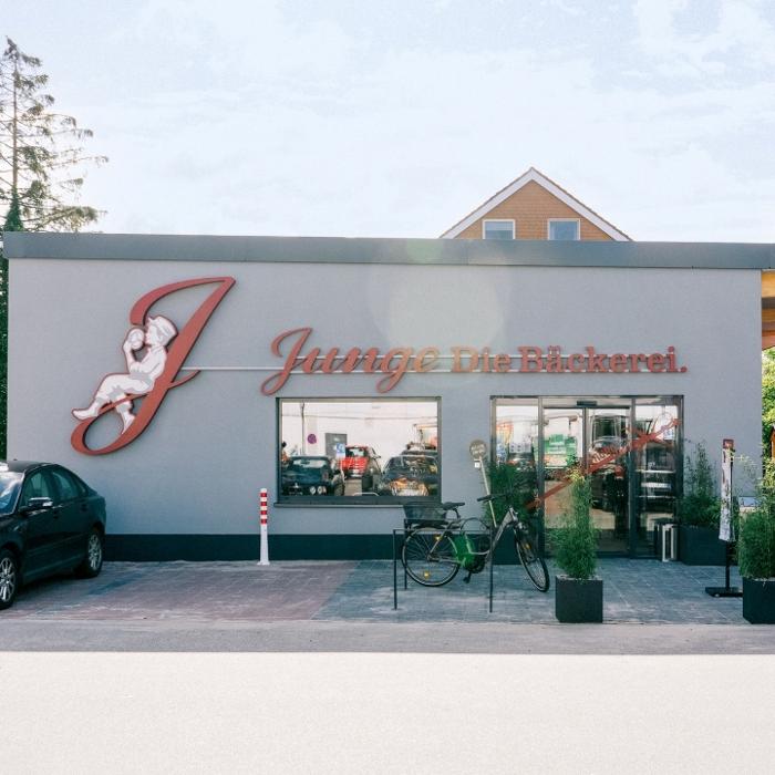 Junge Die Bäckerei., Krempelsdorfer Allee in Lübeck