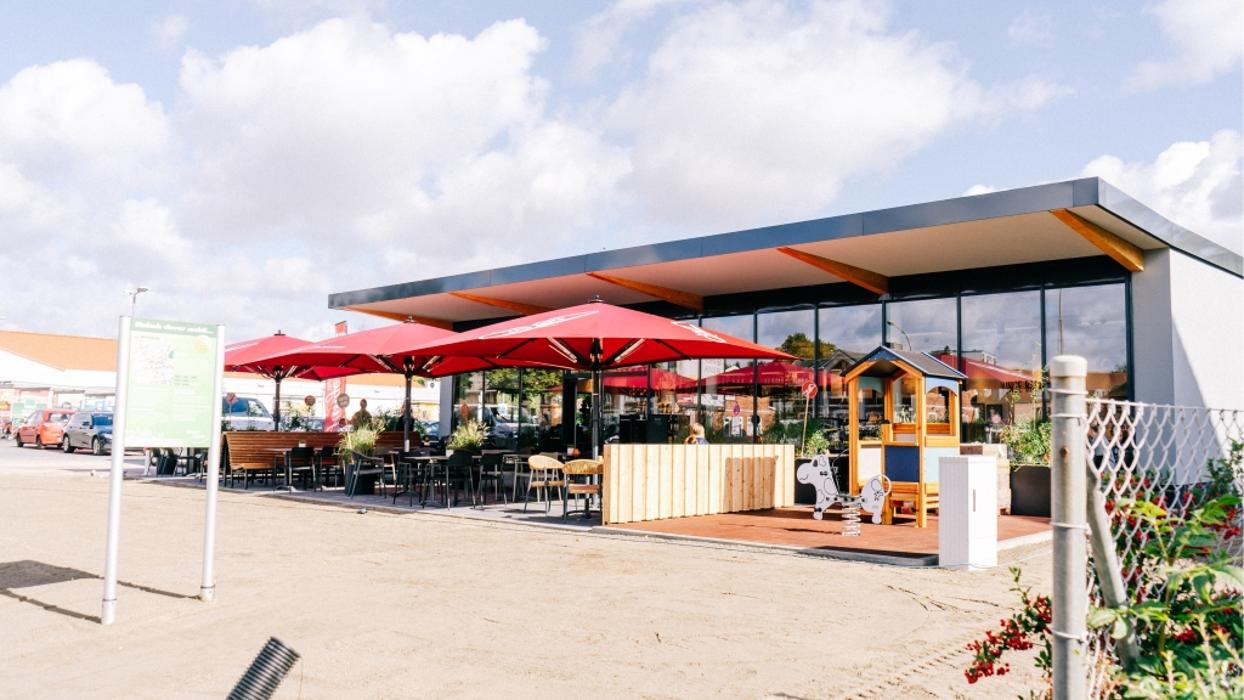 Junge Die Bäckerei., Krempelsdorfer Allee in Lübeck