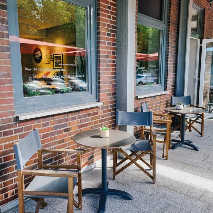 Junge Die Bäckerei., Hafenstraße in Lübeck