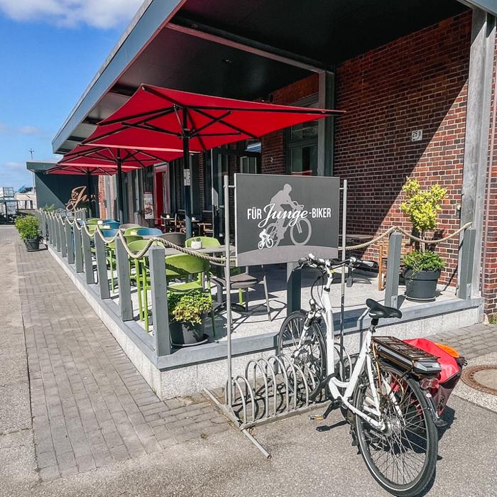 Junge Die Bäckerei., Hafenstraße in Lübeck