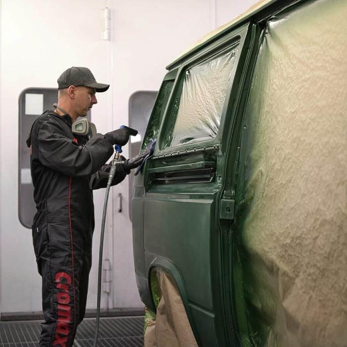 ELBLACK GmbH // Karosserie- & Lackierzentrum, Stadtrandsiedlung in Weisen