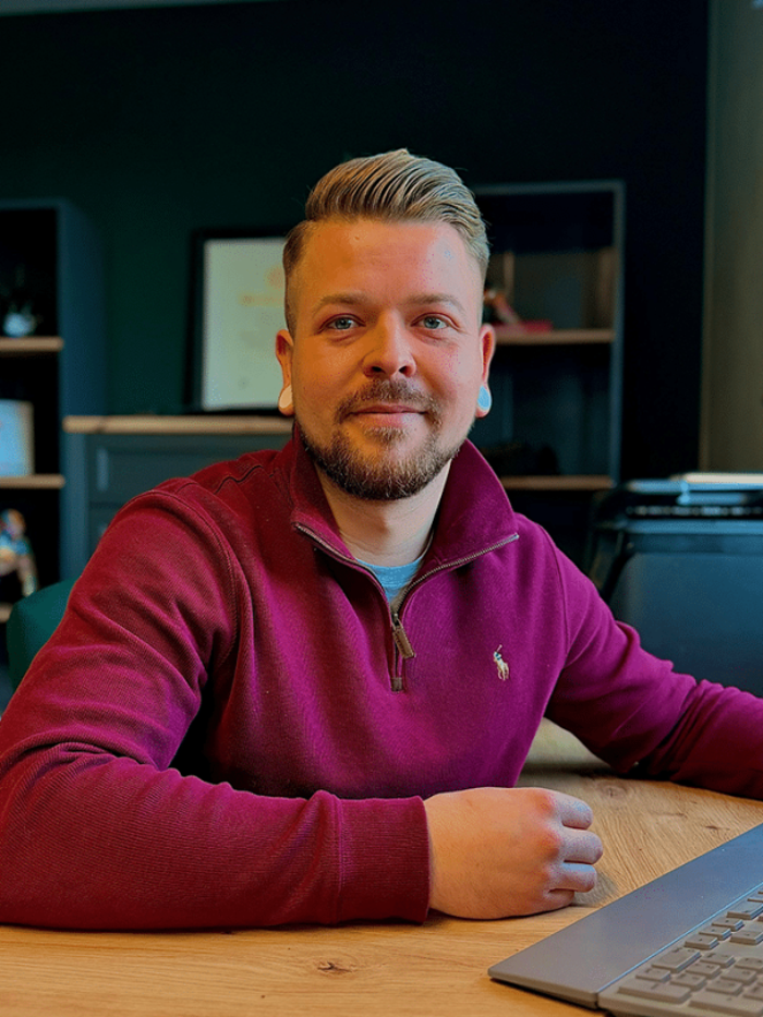 ELBLACK GmbH // Karosserie- & Lackierzentrum, Stadtrandsiedlung in Weisen