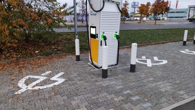 Shell Recharge Charging Station, Laubanger in Hallstadt