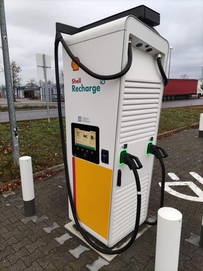 Shell Recharge Charging Station, Laubanger in Hallstadt