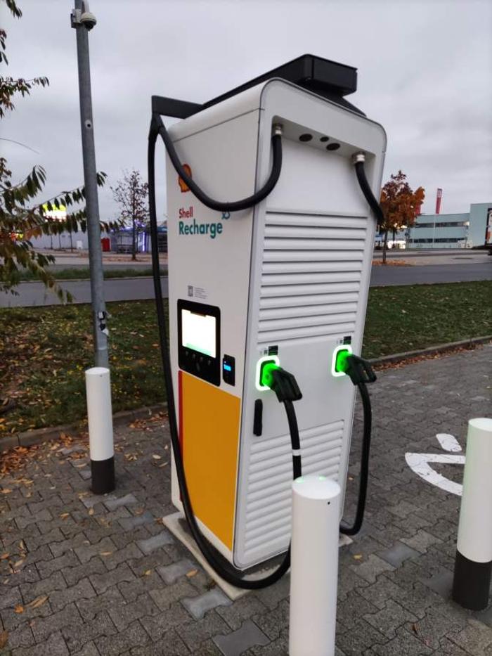 Shell Recharge Charging Station, Laubanger in Hallstadt