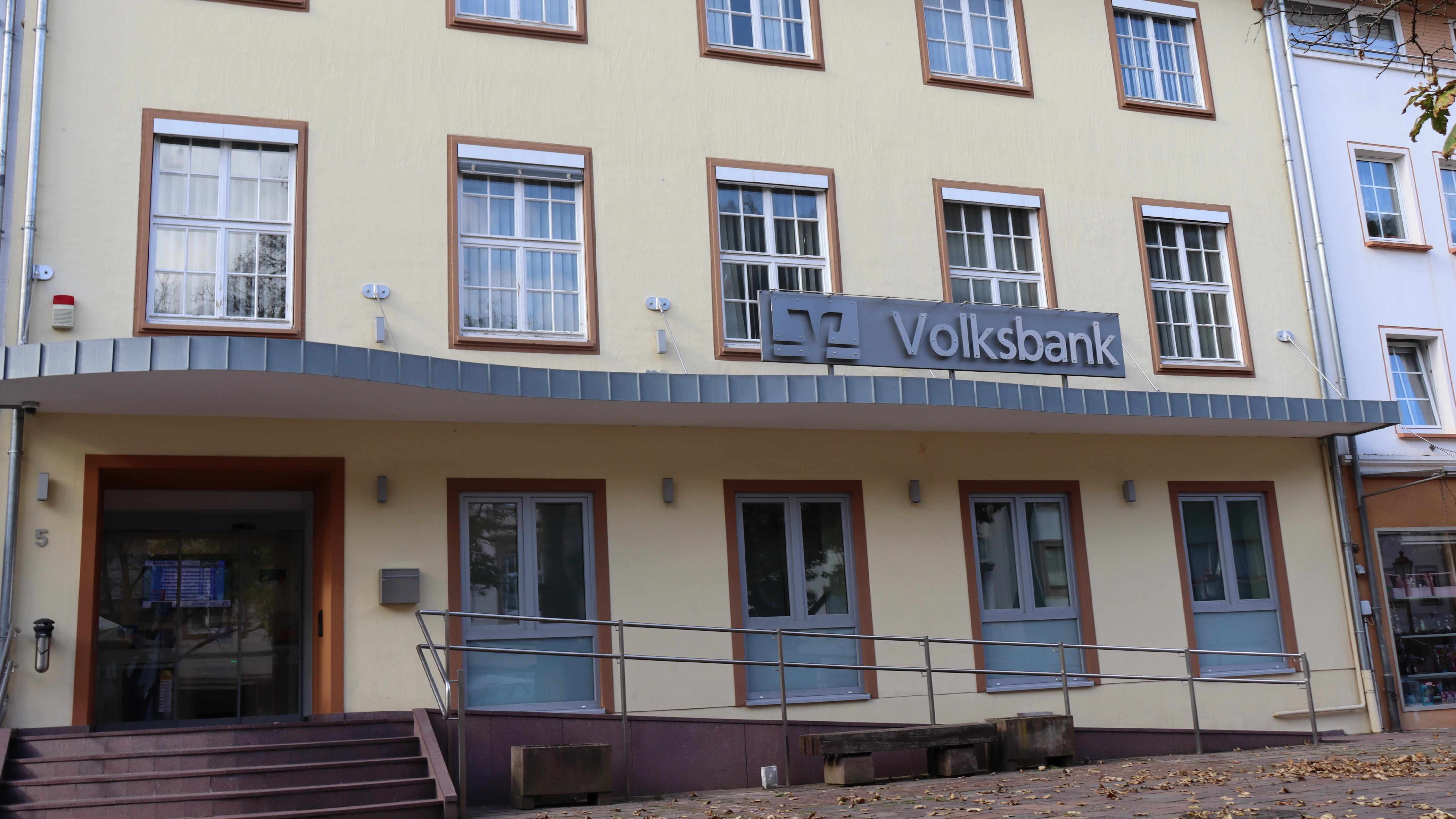 Volksbank Trier Eifel eG, Beratungscenter Neuerburg, Marktplatz in Neuerburg