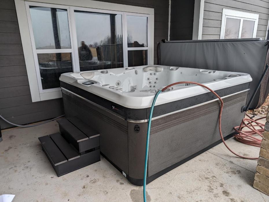 Blue Lagoon Pool & Spa - Hiawatha, IA