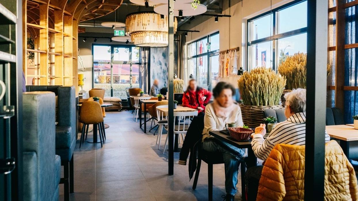 Junge Die Bäckerei., Strelitzer Straße in Waren (Müritz)