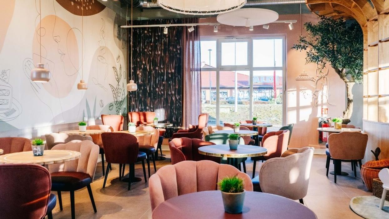 Junge Die Bäckerei., Strelitzer Straße in Waren (Müritz)